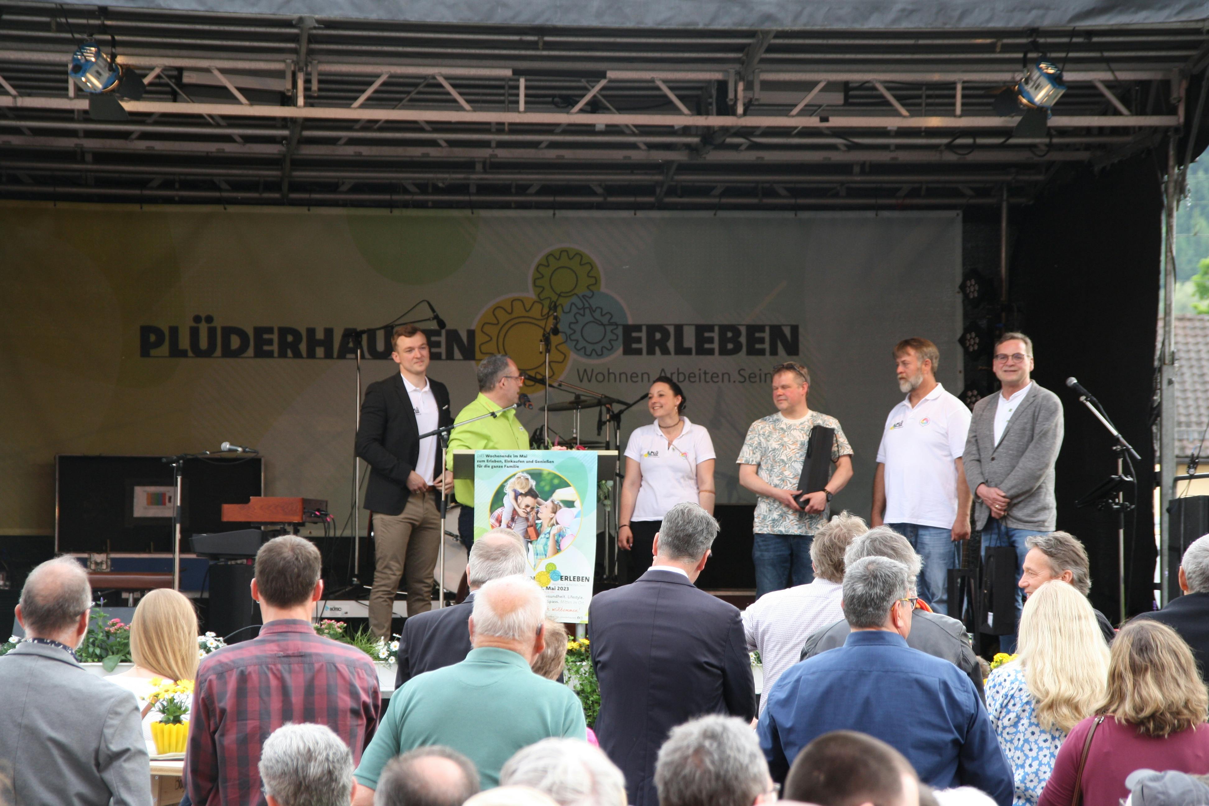 Bild zeigt Bürgermeister Treiber, Herr Brecht (HGV), Frau Raeder (Gemeinde), Herr Donner (HGV), Herr Schuler (HGV), Herr Bay (HGV) 